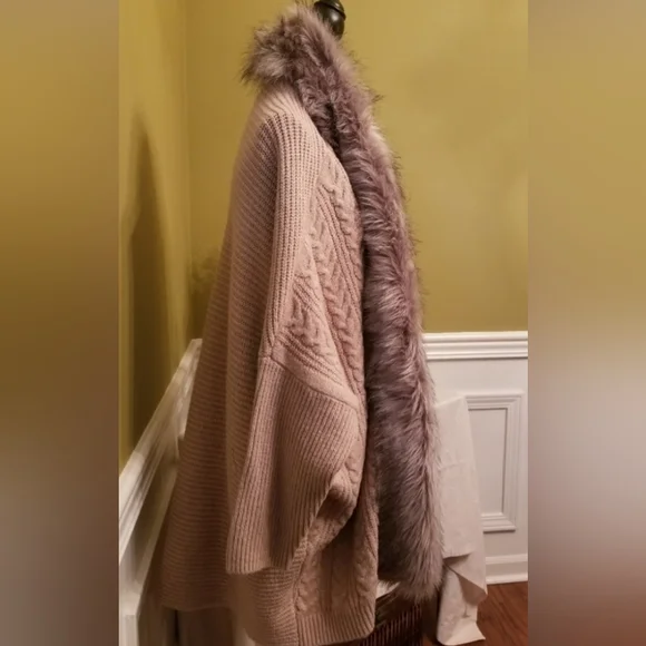 NEW Jessica Simpson Knit Sweater Cardigan With Faux Fur Trim Tan Oversize Medium - Picture 2 of 11